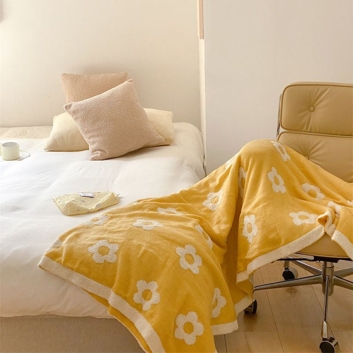 Unisex Cozy Blanket with Floral Design Kalsten