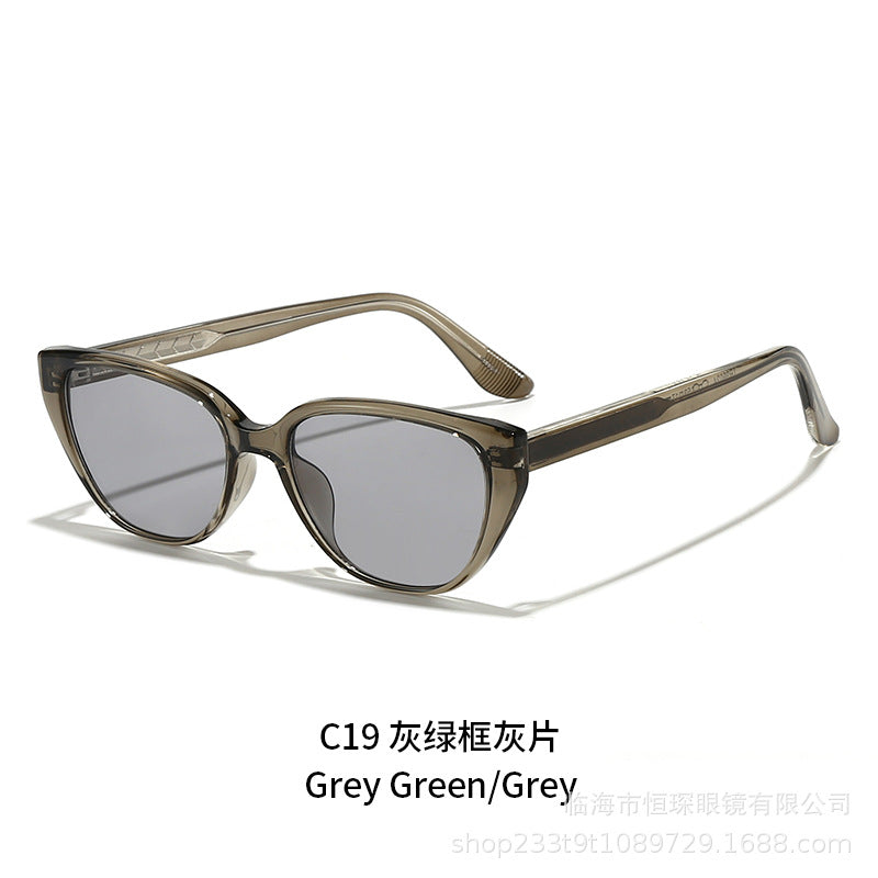 Women Cat-Eye Sunglasses with trendy leopard pattern and sturdy frame Kalsten