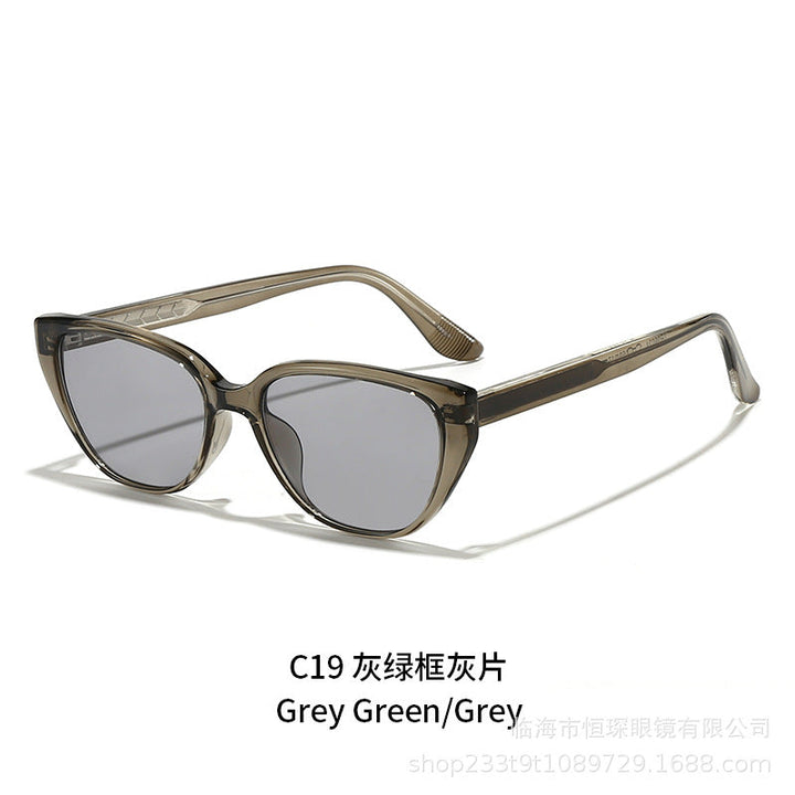 Women Cat-Eye Sunglasses with trendy leopard pattern and sturdy frame Kalsten