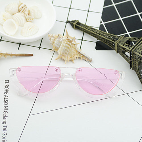 Women Cat-Eye Glasses with distinctive frame and mirrored lenses Kalsten