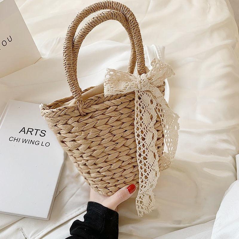 Playful basket bag with lace ribbon Kalsten