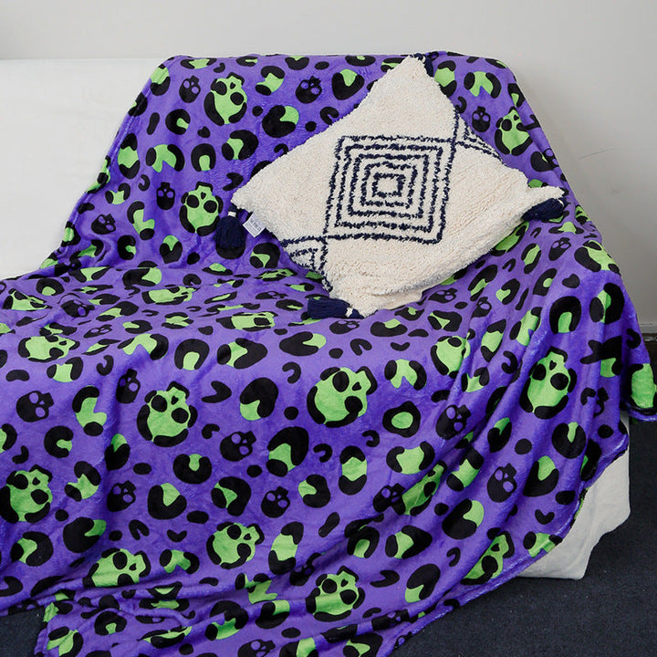 Cuddly blanket with playful motifs of cats and rainbows Kalsten