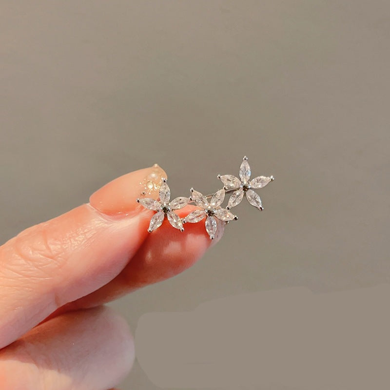Flower brooch made of radiant gemstones Kalsten