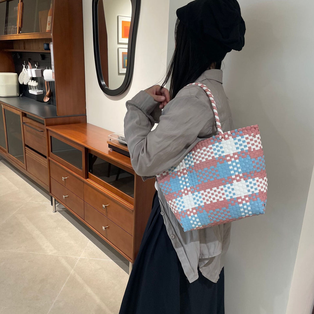 Handwoven leisure bag in modern design Kalsten