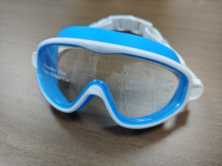 Swimming mask with adjustable comfort and clear field of vision Kalsten