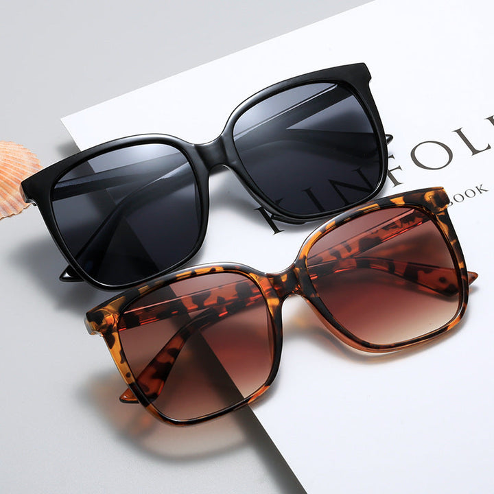 Women's modern and stylish sunglasses with square frame Kalsten