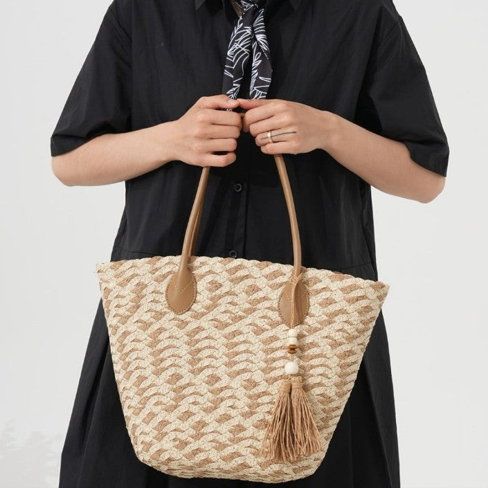 Handcrafted beach bag with elegant woven pattern Kalsten