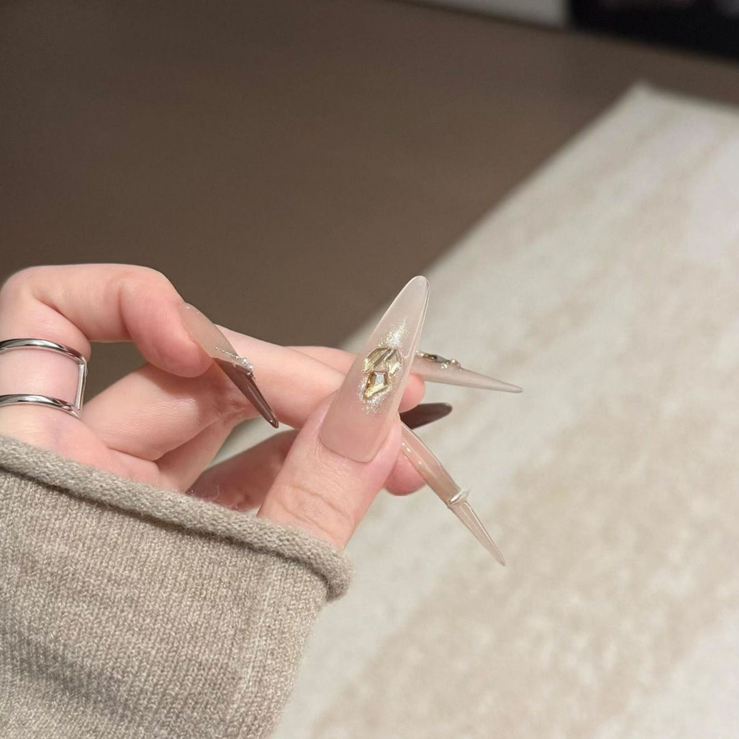 Artificial nails with sparkling accents Kalsten