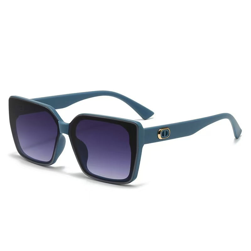 Women's oversized sunglasses with sturdy frame and subtle lenses Kalsten