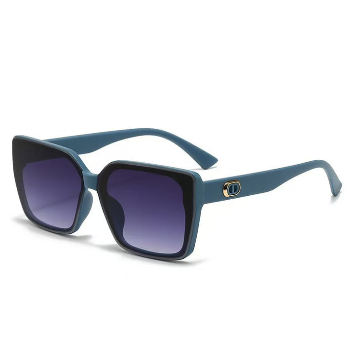 Women's oversized sunglasses with sturdy frame and subtle lenses Kalsten