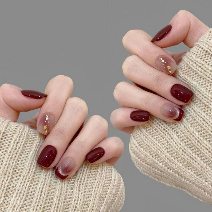 Artificial nails with glamorous glitter accents Kalsten