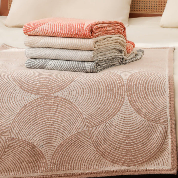 Women's exclusive and cozy knit blanket with geometric pattern Kalsten