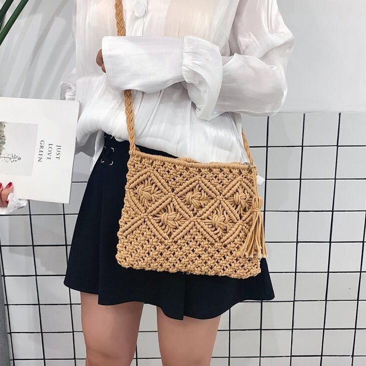 Hand-knotted shoulder bag with tassels and geometric pattern Kalsten