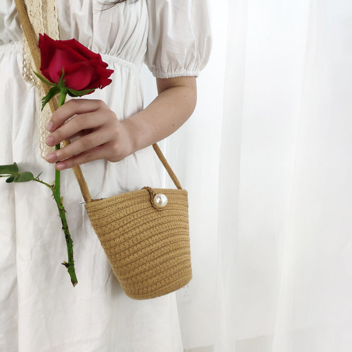 Elegant shoulder bag with pearl closure Kalsten