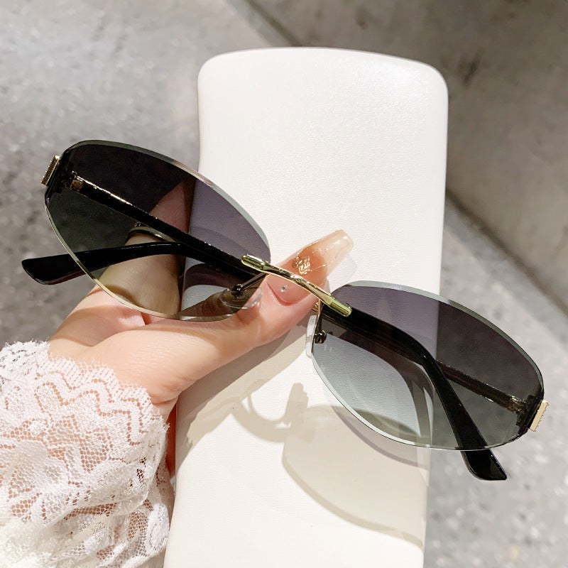 Ladies sunglasses in modern oval design with contrasting frame Kalsten