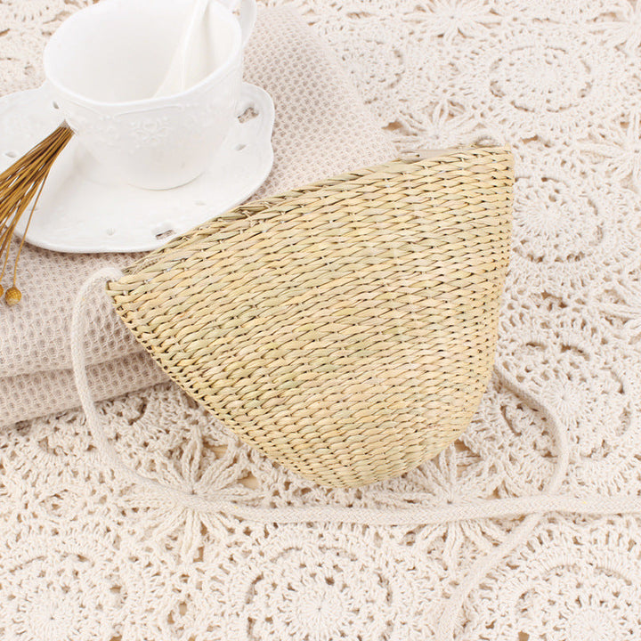 Handcrafted straw clutch with elegant design Kalsten