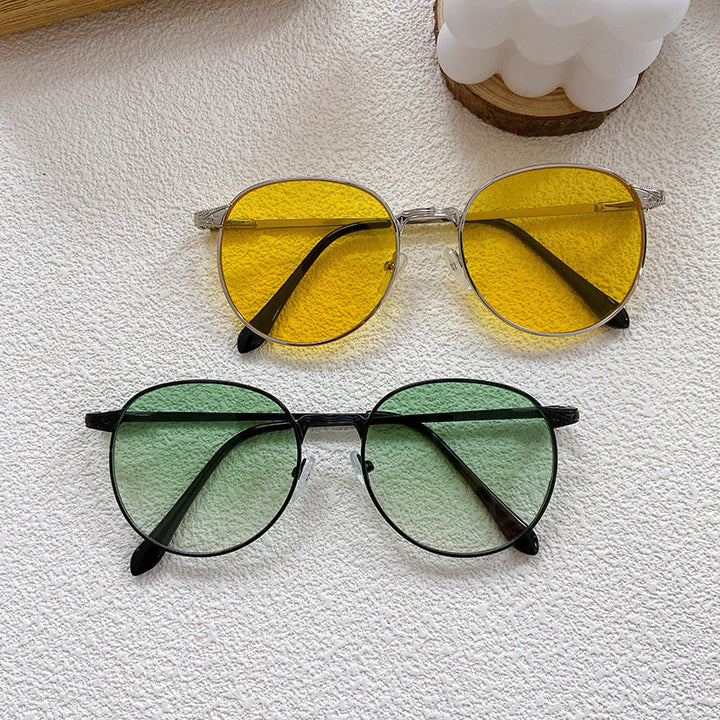 Fashionable sunglasses with round frame and intricate design Kalsten