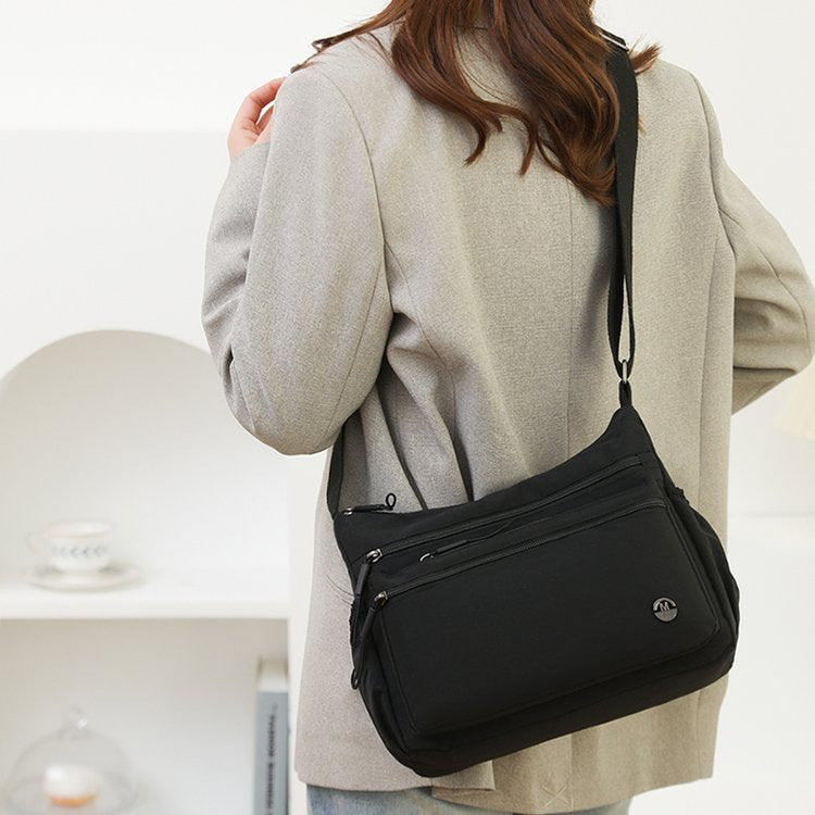 practical shoulder bag with multiple compartments Kalsten