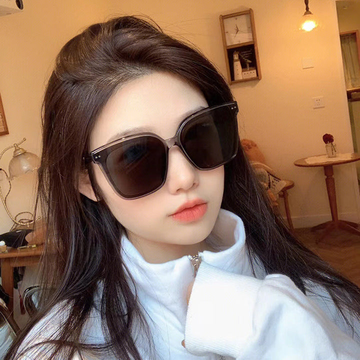 Ladies fashionable sunglasses with striking frame and UV protection Kalsten