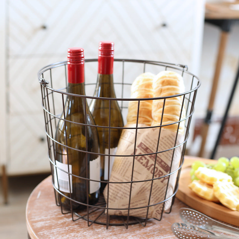 Unisex wire basket with ergonomic carrying lid Kalsten