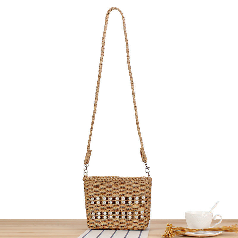 Handbag made of hand-woven natural material with pearl decoration Kalsten