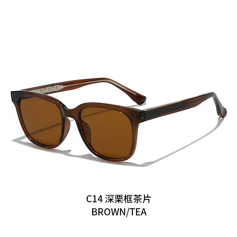 Women Retro-inspired Sunglasses with protected UV filter and sturdy frame Kalsten
