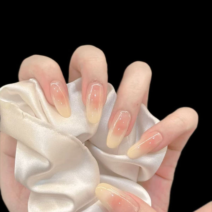 Artificial Nails in Elegant Ombre Design Kalsten