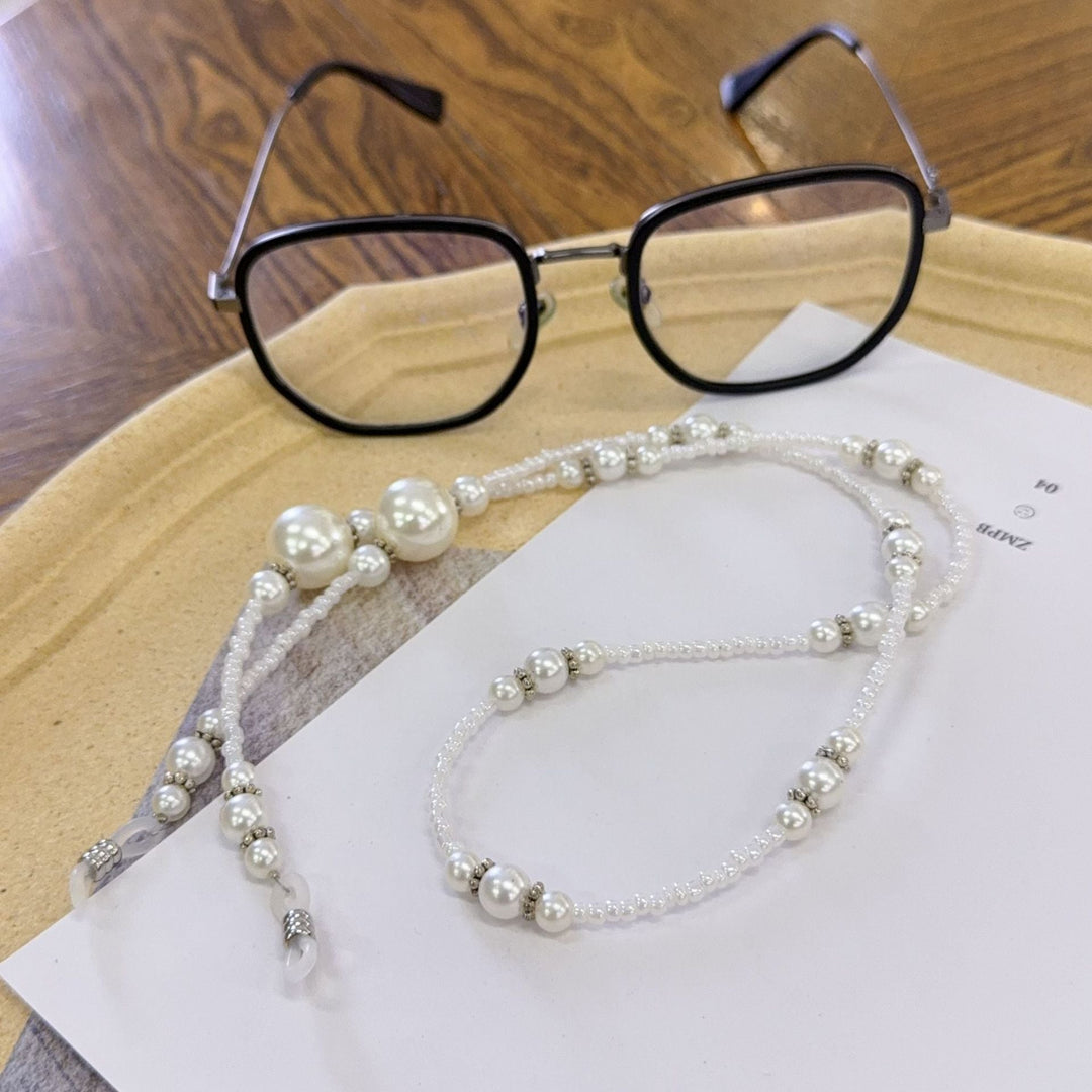 Chic Beaded Eyewear Holder Kalsten