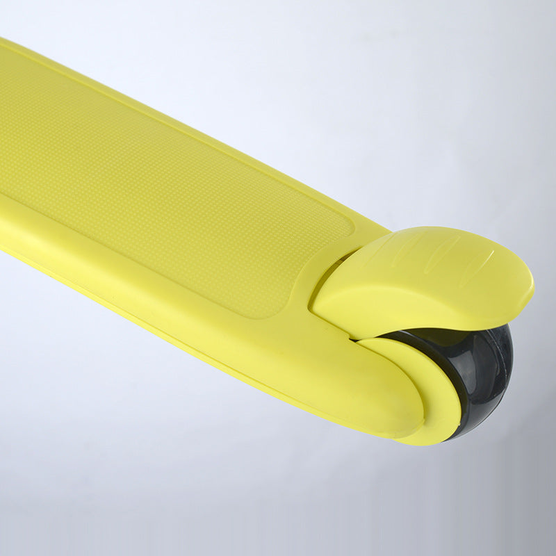 Sturdy Three-Wheeled Kick Scooter Kalsten
