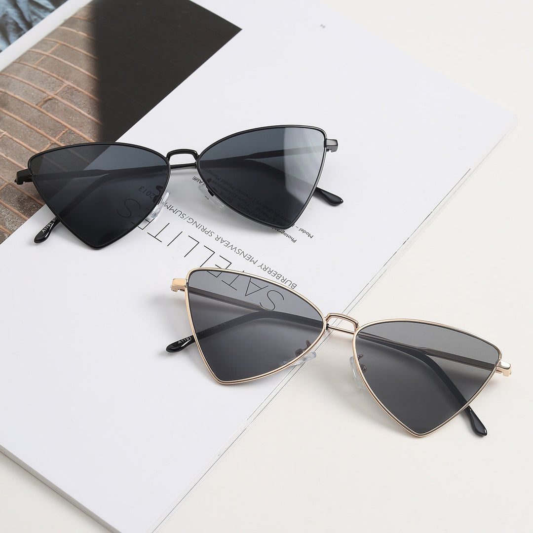 Women trendy Cat-Eye sunglasses with golden accents Kalsten