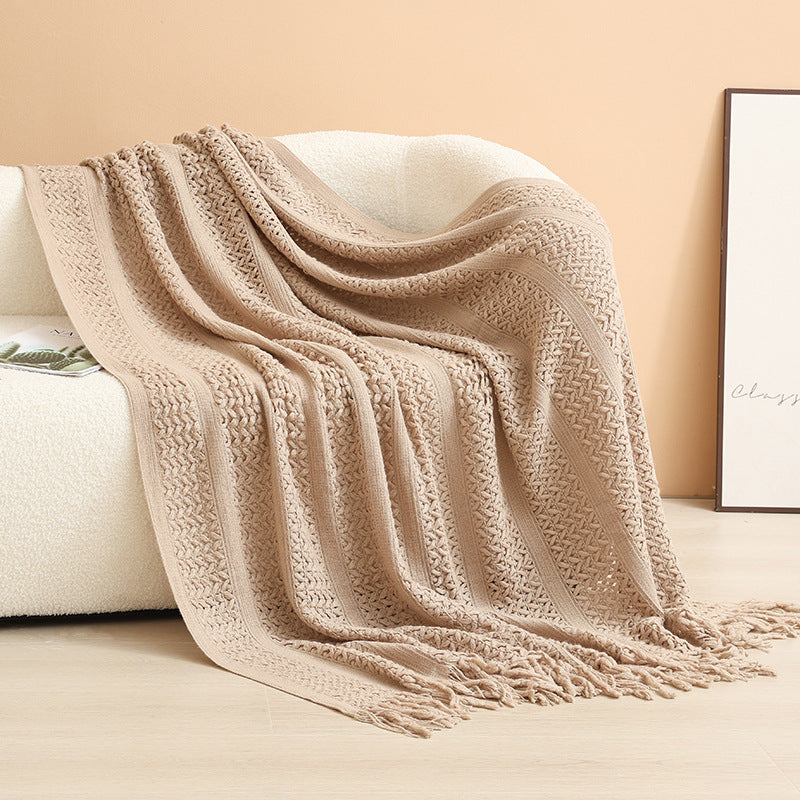 Women knitted throw blanket with fringes Kalsten