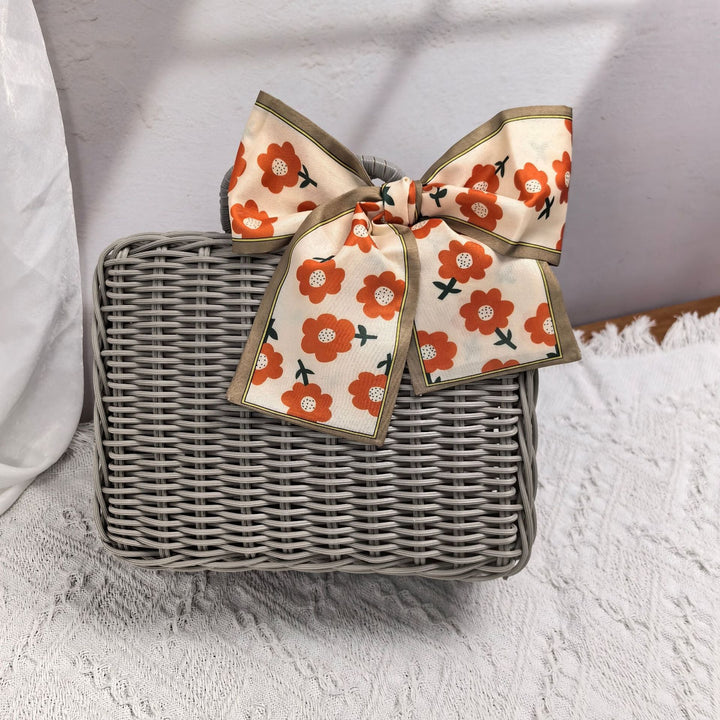 Women elegant handbag made of woven material Kalsten