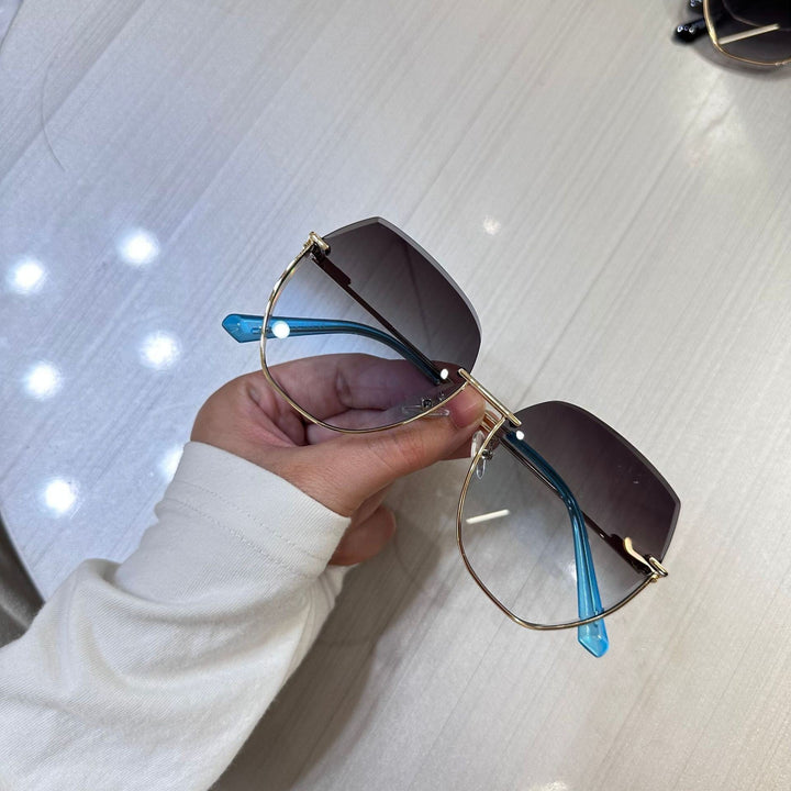Women's sunglasses with an elegant, wide frame and luxurious accents Kalsten