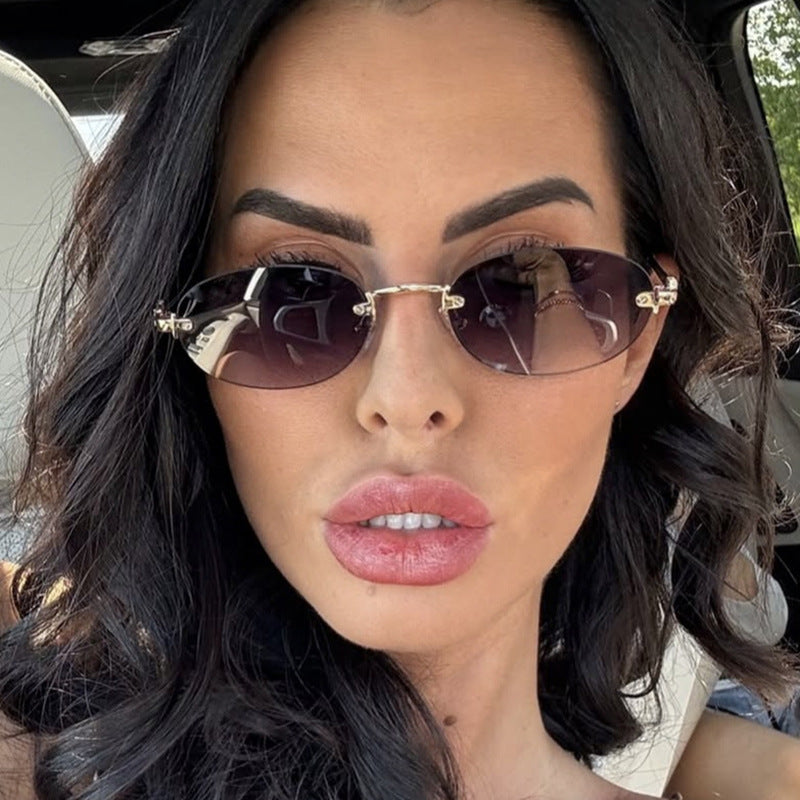 Women's fashion sunglasses with oval frame and elegant accents Kalsten