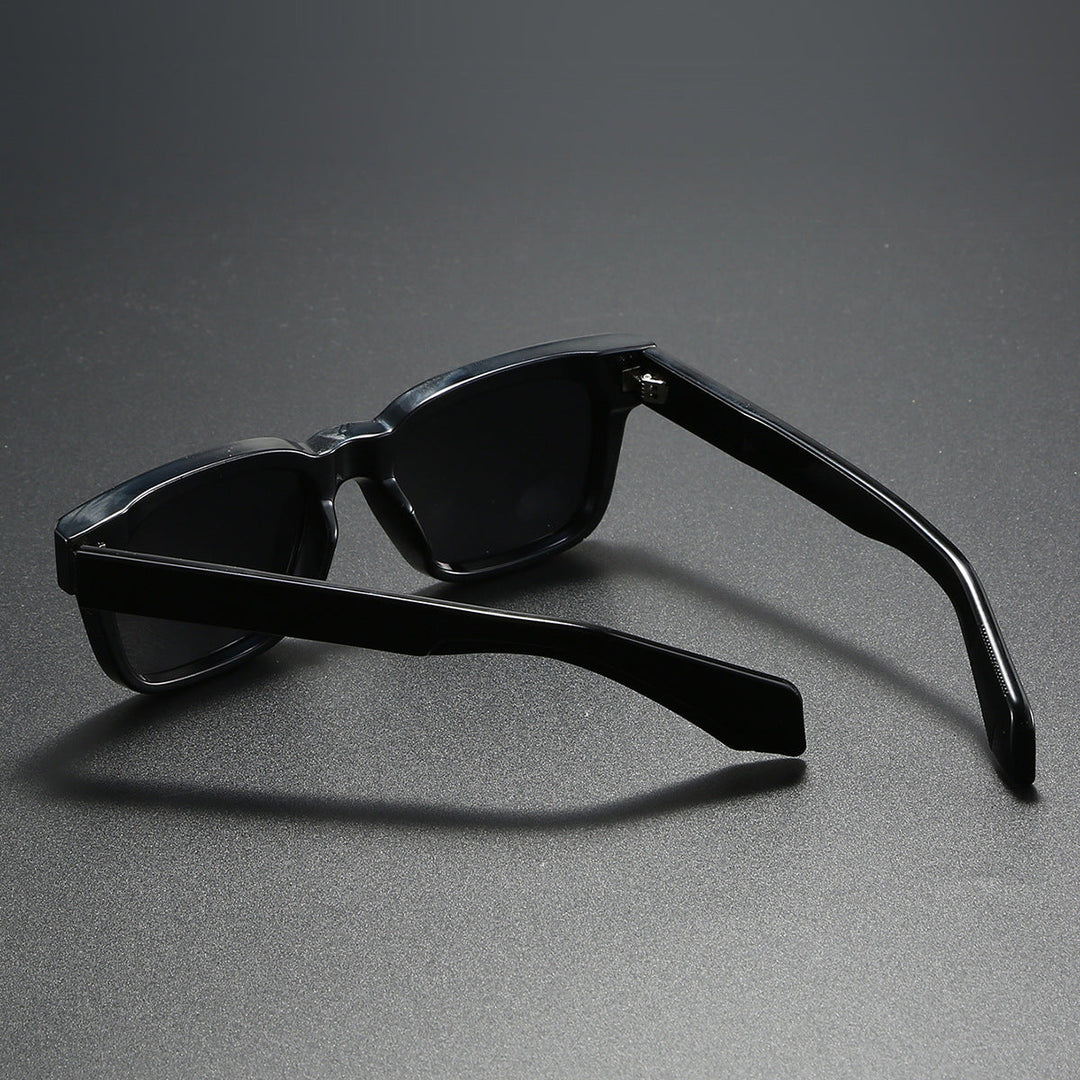 Women's square sunglasses with distinctive tortoiseshell pattern Kalsten