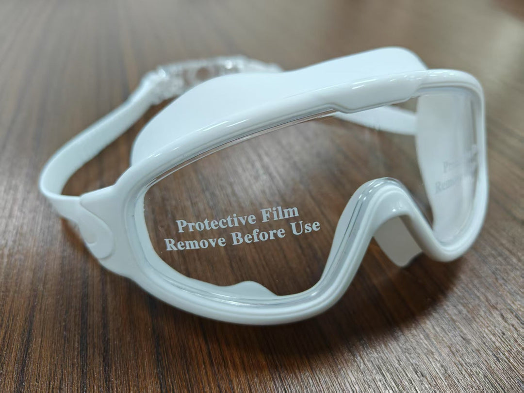 Swimming mask with adjustable comfort and clear field of vision Kalsten