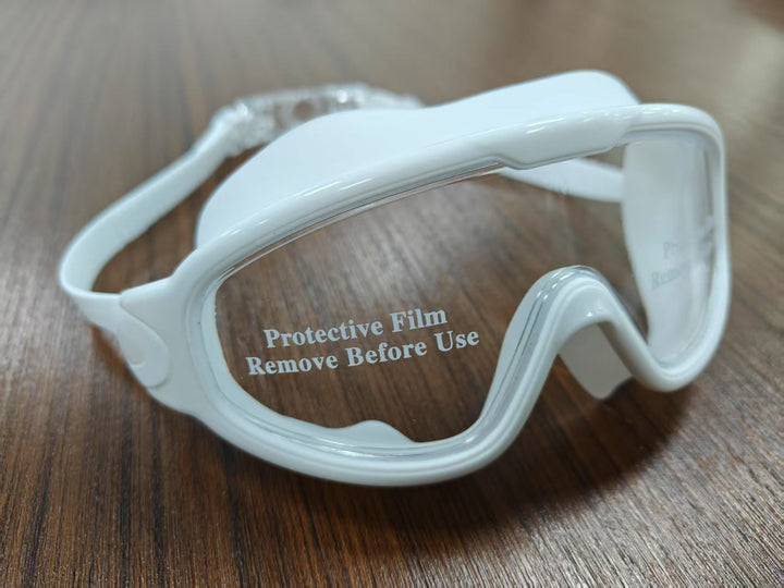 Swimming mask with adjustable comfort and clear field of vision Kalsten