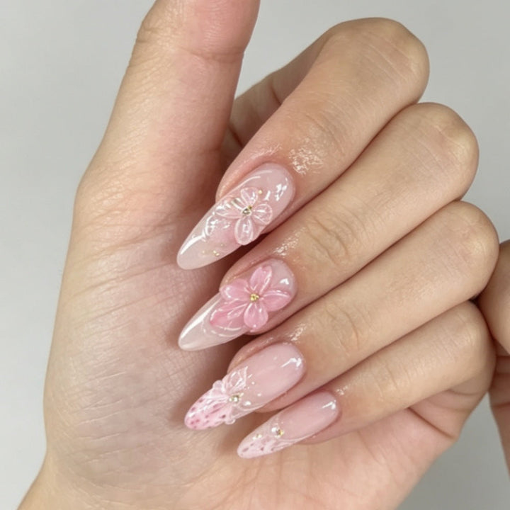Artificial nails with romantic flower and butterfly accents Kalsten