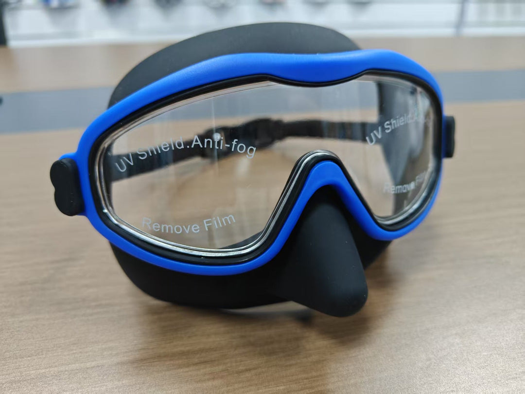 Swimming mask with adjustable comfort and clear field of vision Kalsten