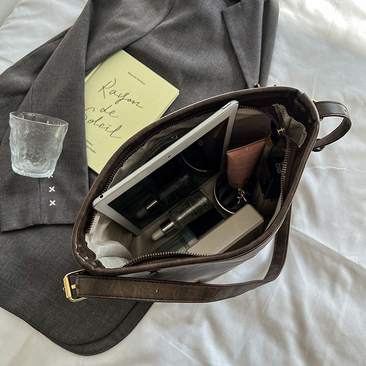 Shoulder bag with charming applications Kalsten