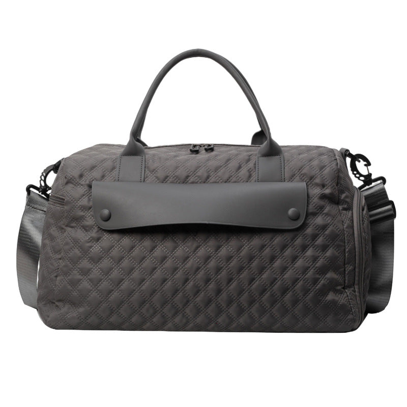 Sporty travel bag with ergonomic carrying system and water-repellent material Kalsten