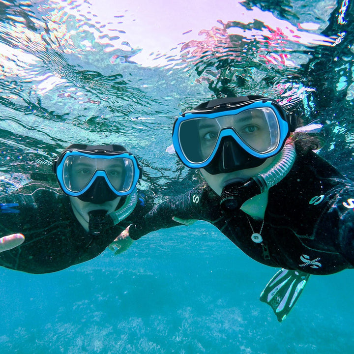 Diving mask with wide field of vision by Kalsten