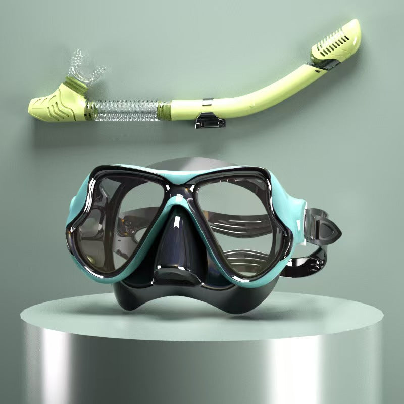 Diving mask with ergonomic design and a flexible snorkel Kalsten