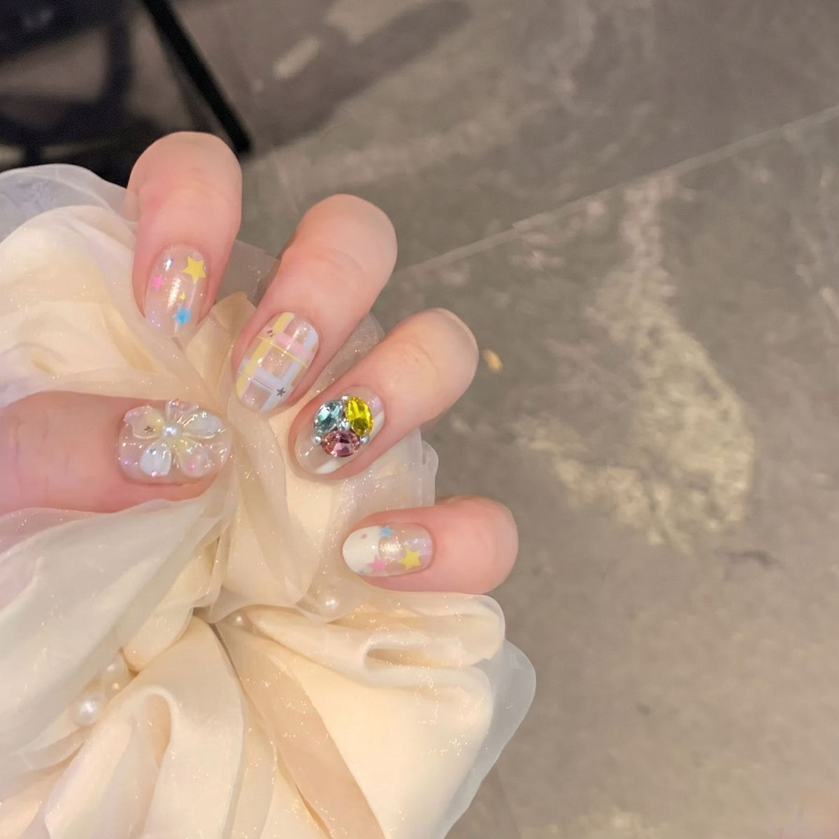 Decorative Press-On Nail Art Set with Gem Accents Acalora