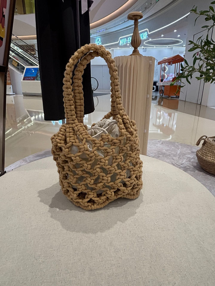 Fashionable handbag made of braided material Kalsten