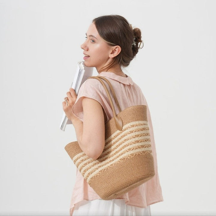 Beach bag made of natural woven material with elegant accents Kalsten