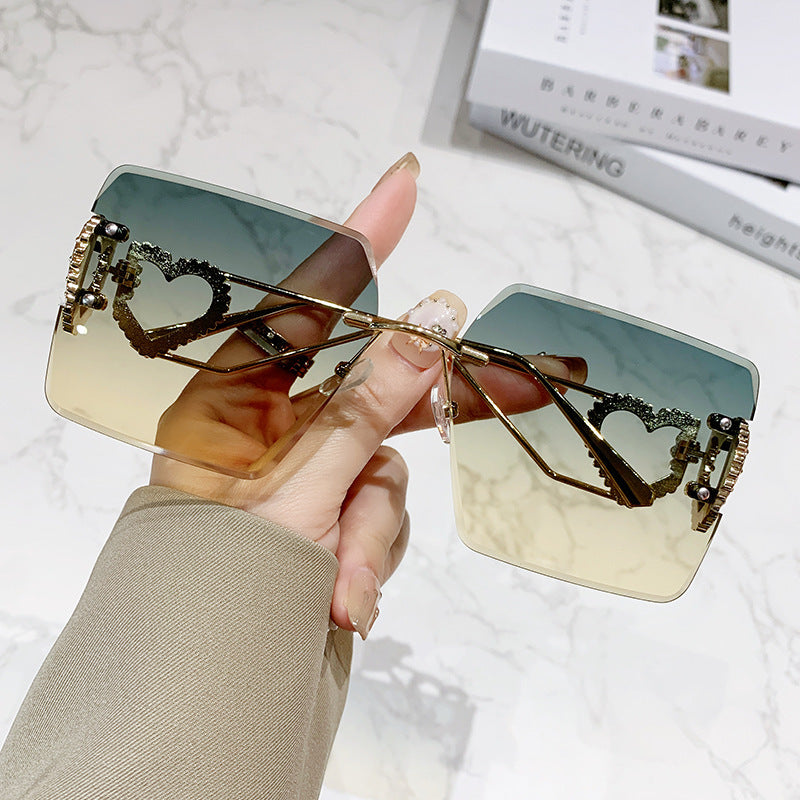 Women's fashionable sunglasses with trendy heart design Kalsten