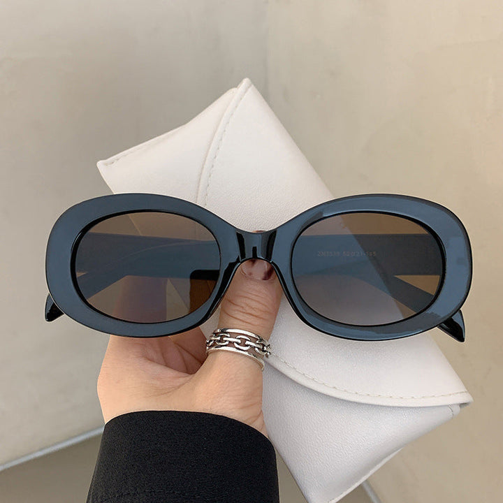 Ladies fashionable sunglasses in elegant oval design with sturdy frame Kalsten