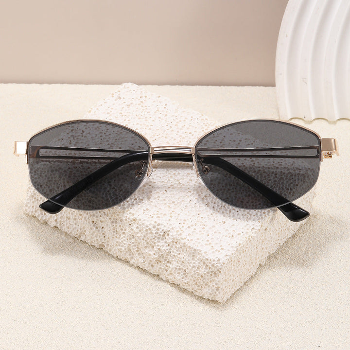 Fashionable glasses with elegant, oval shape Kalsten