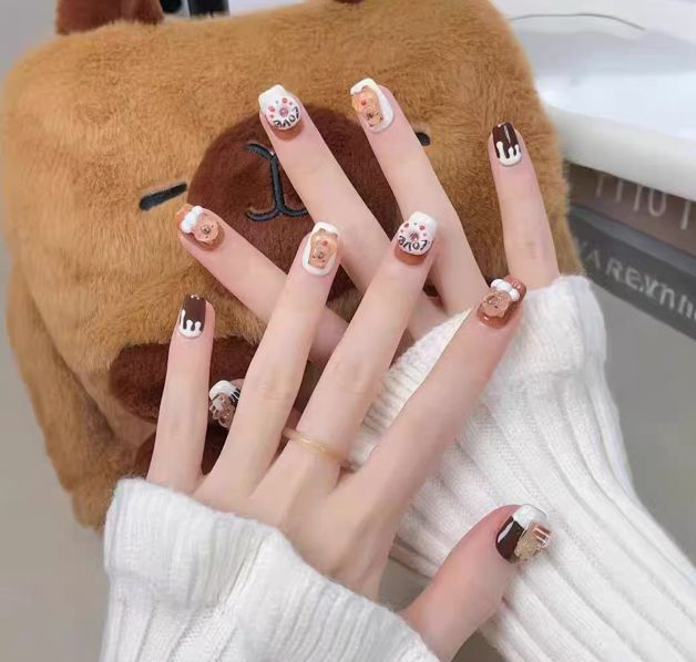 Artificial Nails in Stylish Ombre Design Kalsten